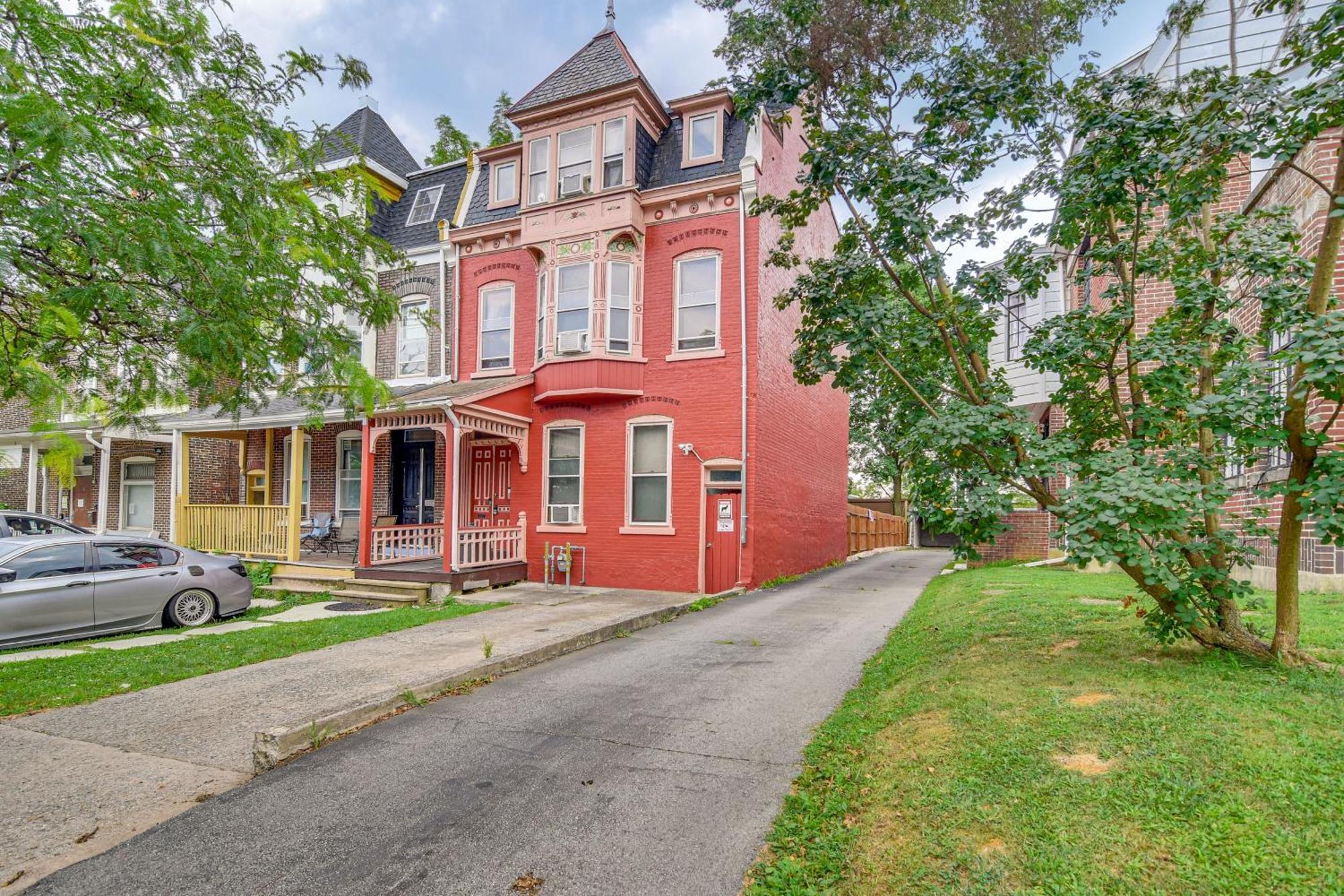 Pet-friendly Near Hamilton District! Apartment